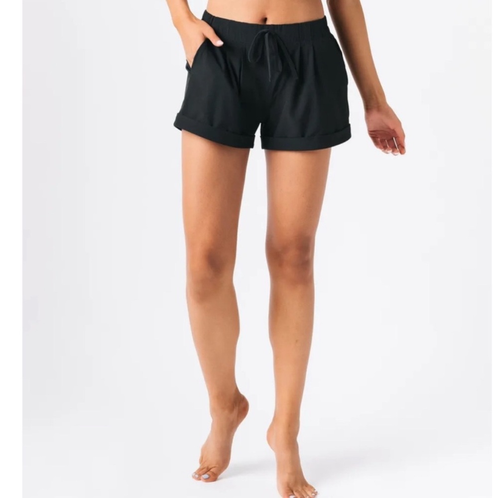 Zyia summer shorts in Black